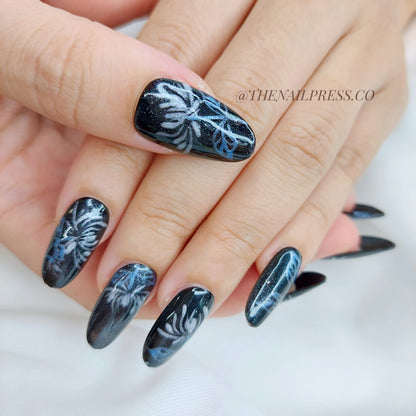 Mystic Spider Lily – Medium Oval 24mm