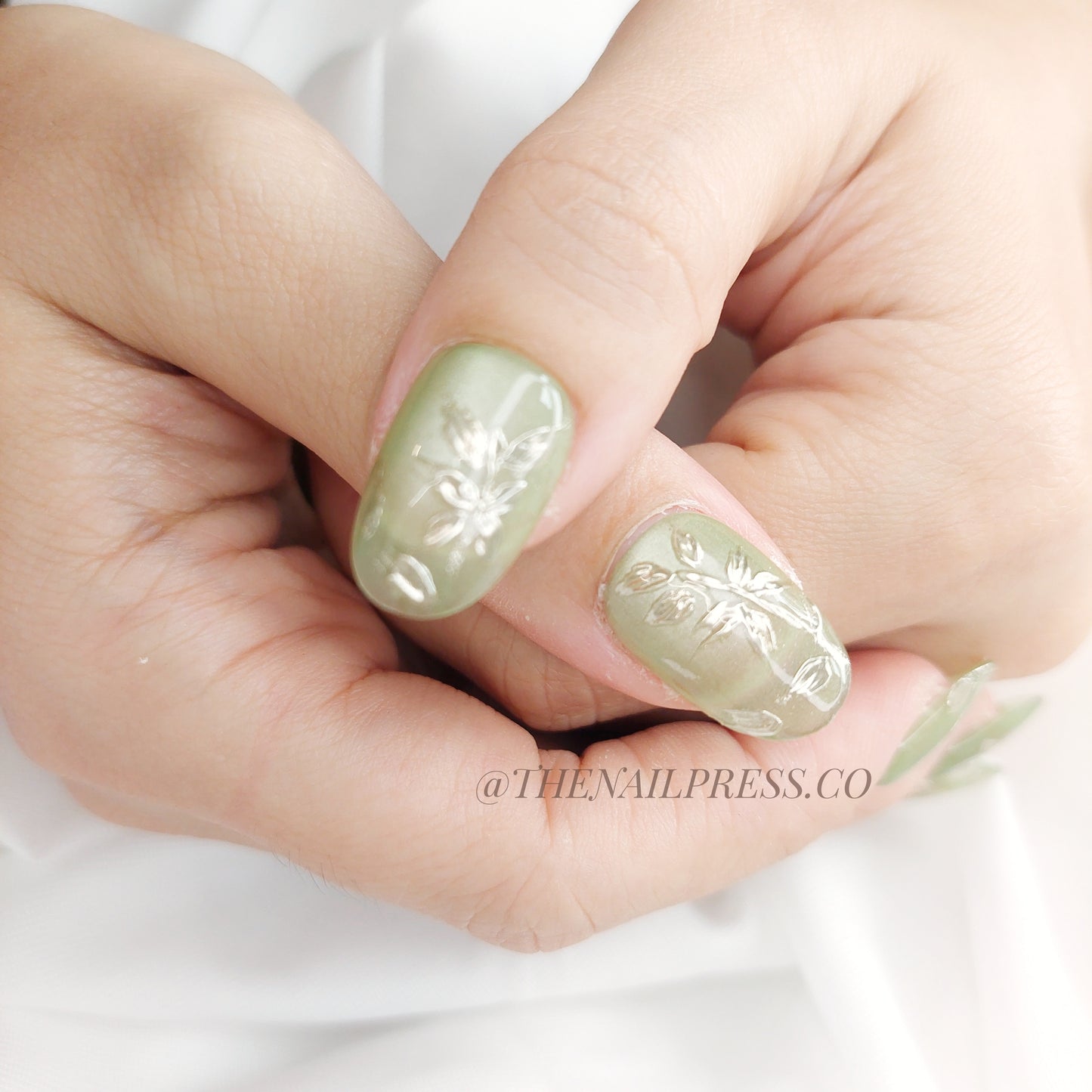 Foiled Flora – Medium Oval Rounded 19mm