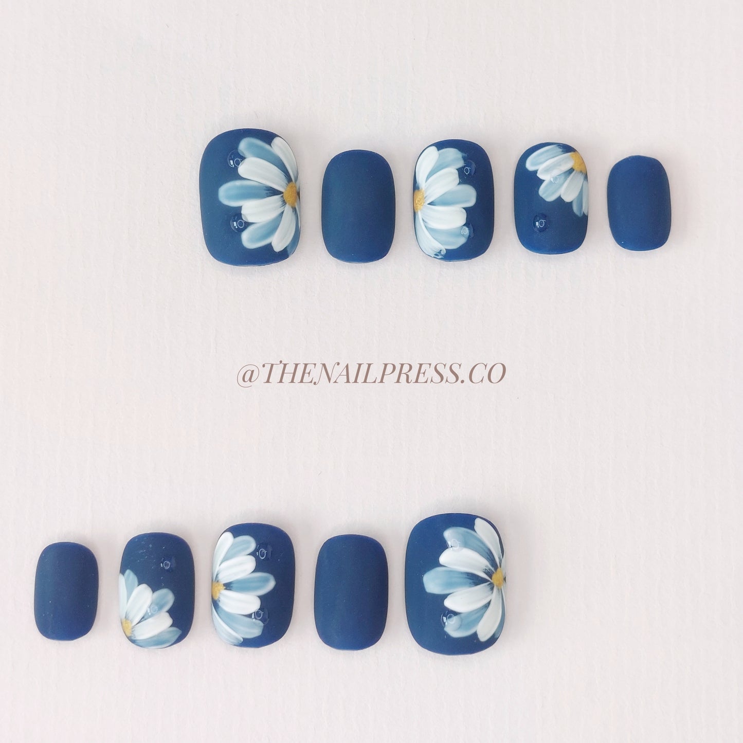 Blooming in Stillness – Short Squoval 16mm