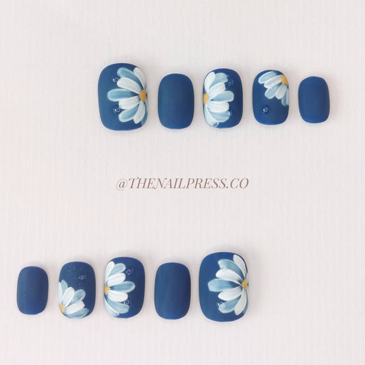 Blooming in Stillness – Short Squoval 16mm