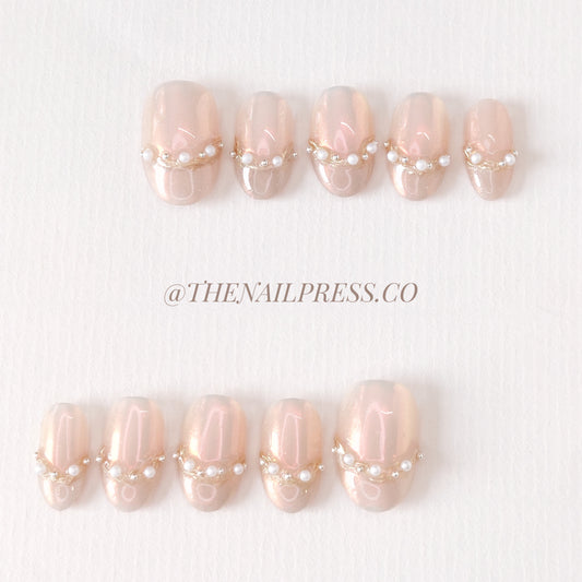 Pretty in Pearl – Medium Oval Rounded 19mm