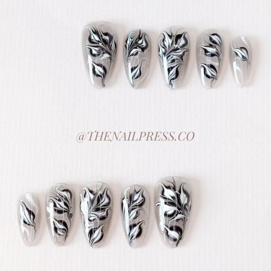 Monochrome Bloom – Short Almond 22mm