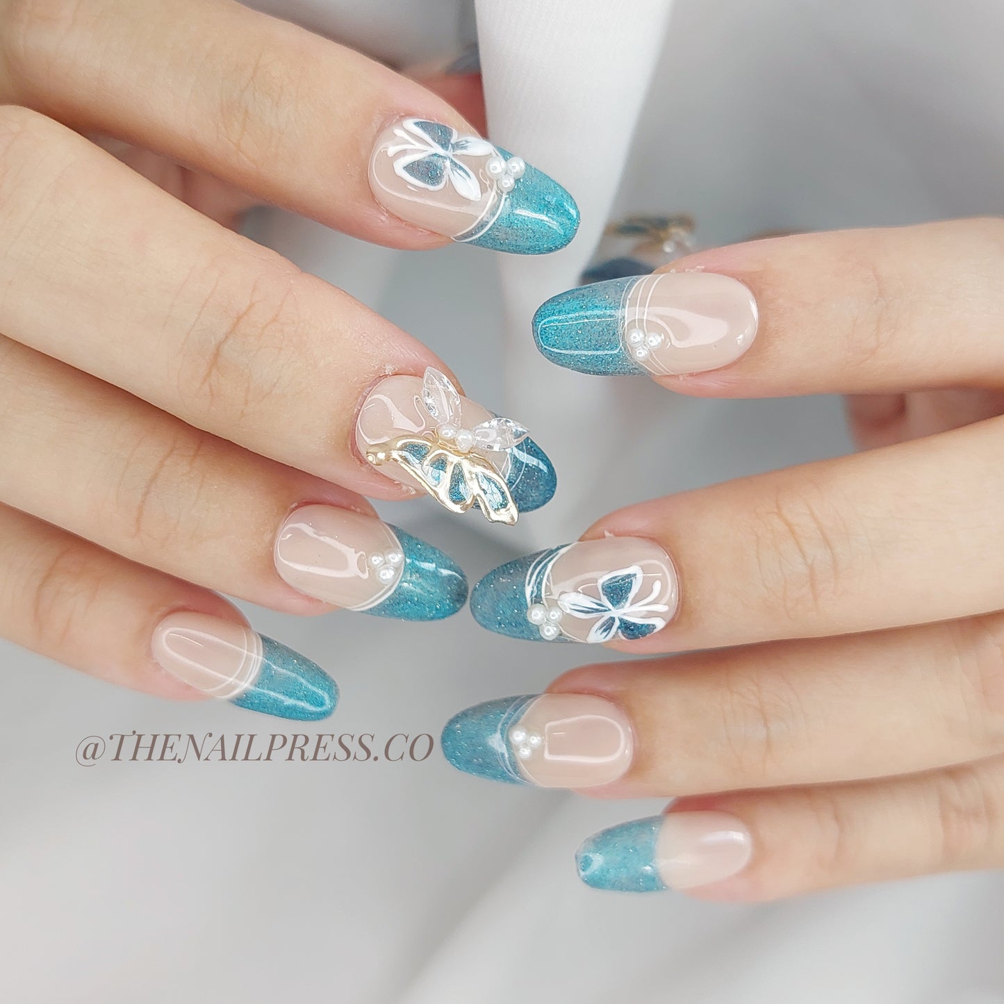 Butterfly Skies – Medium Oval 24mm