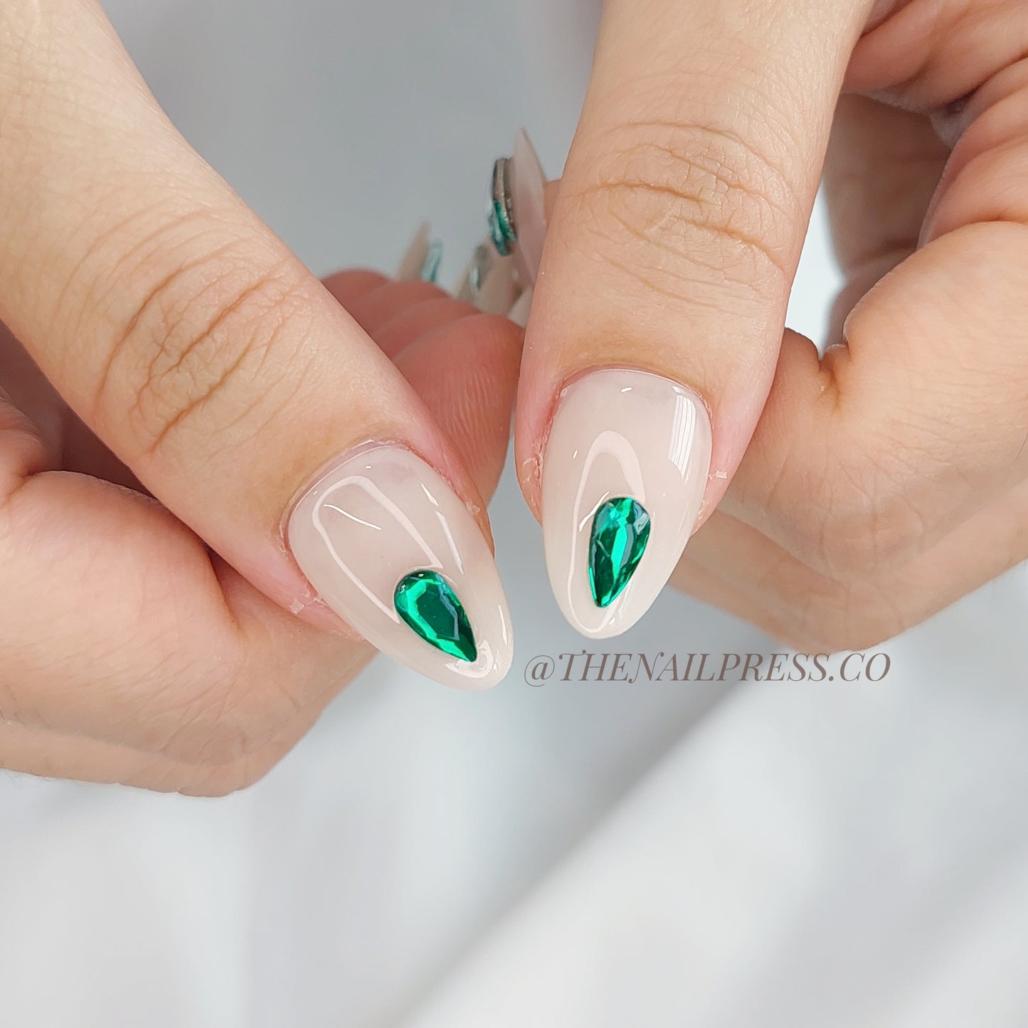 Emerald Drop – Short Almond 20mm