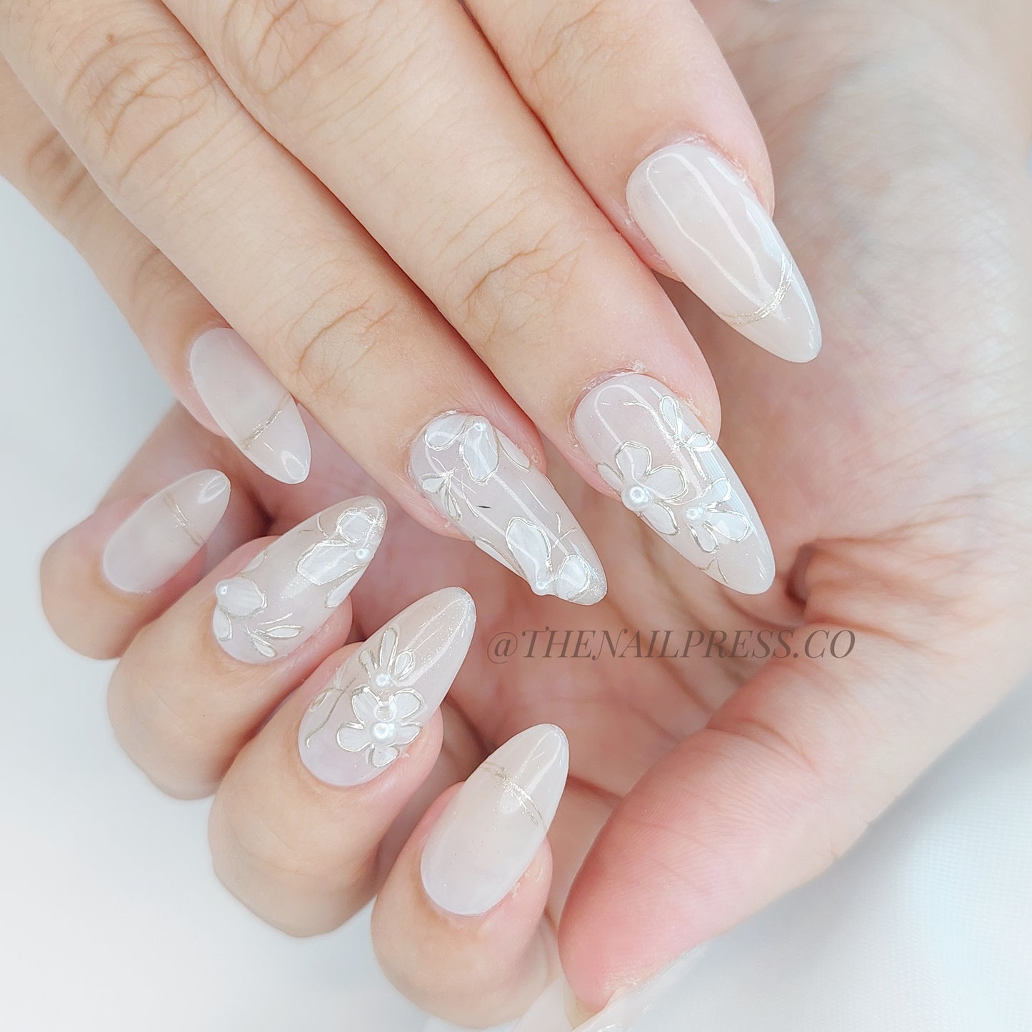 Sheer Bloom – Medium Oval 24mm