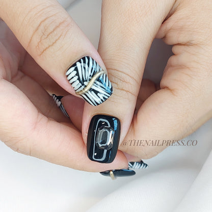 Chic Contrast – Short Square 17mm