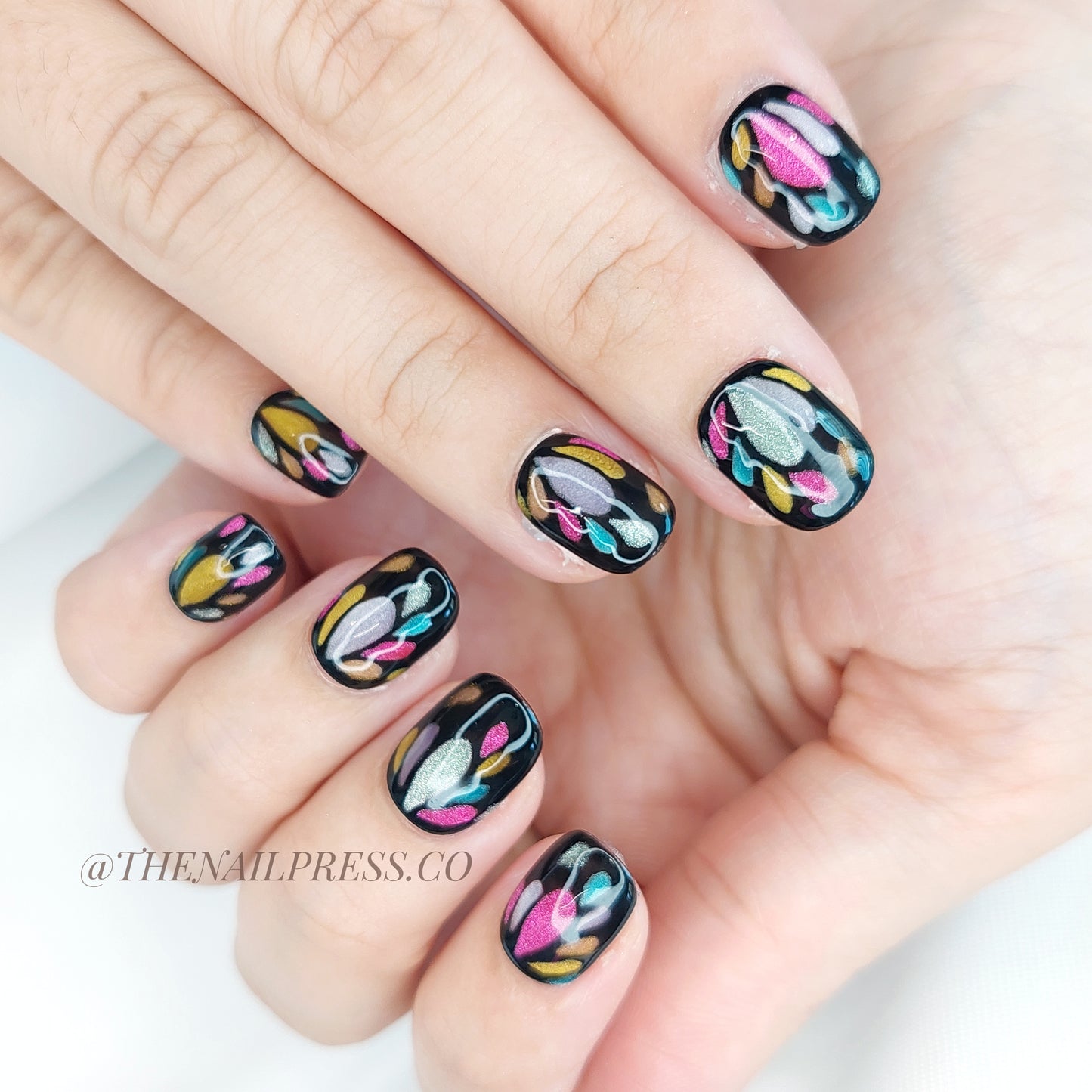 Kaleido Wings – Short Squoval 16mm