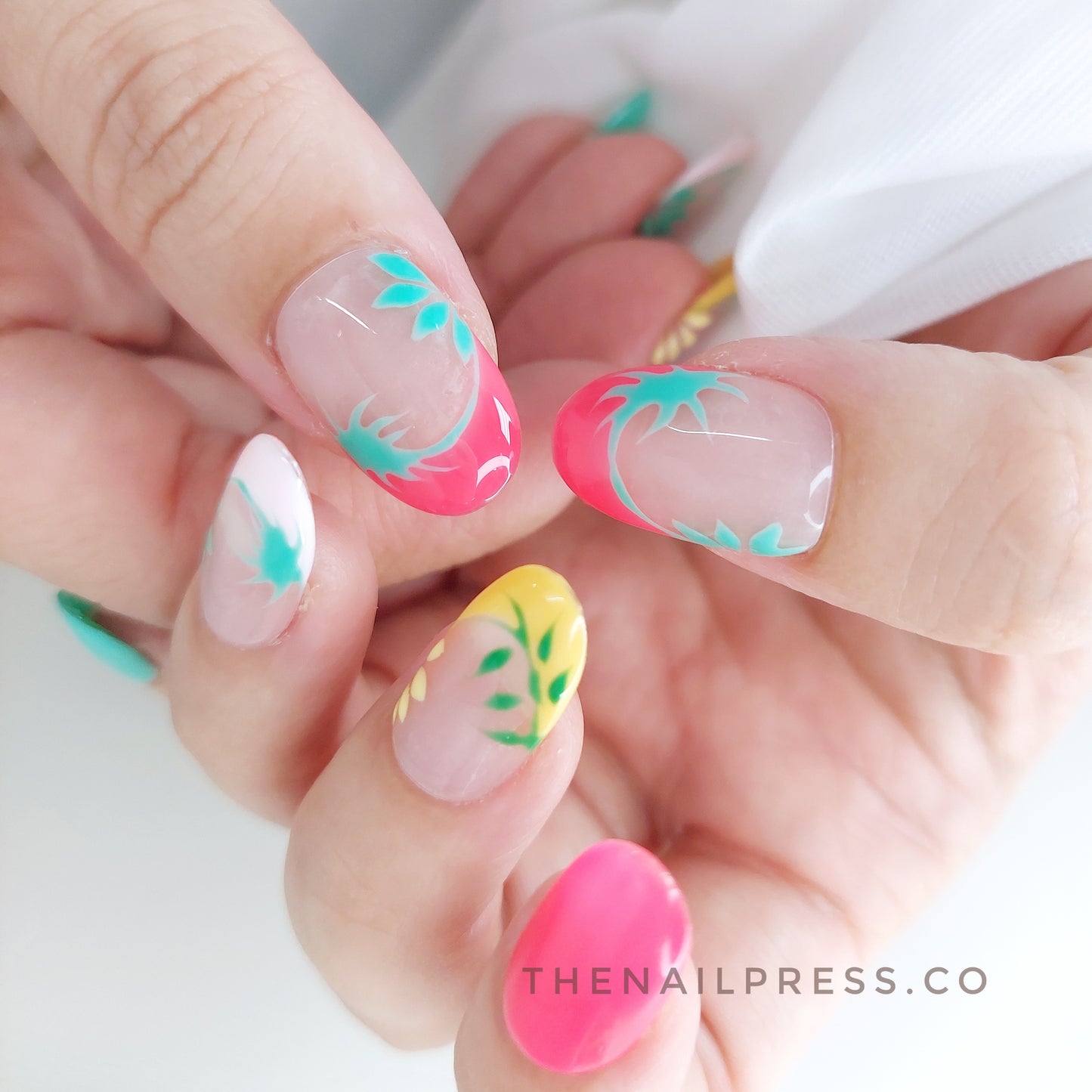 Tropical Canopy – Medium Oval Rounded 19mm