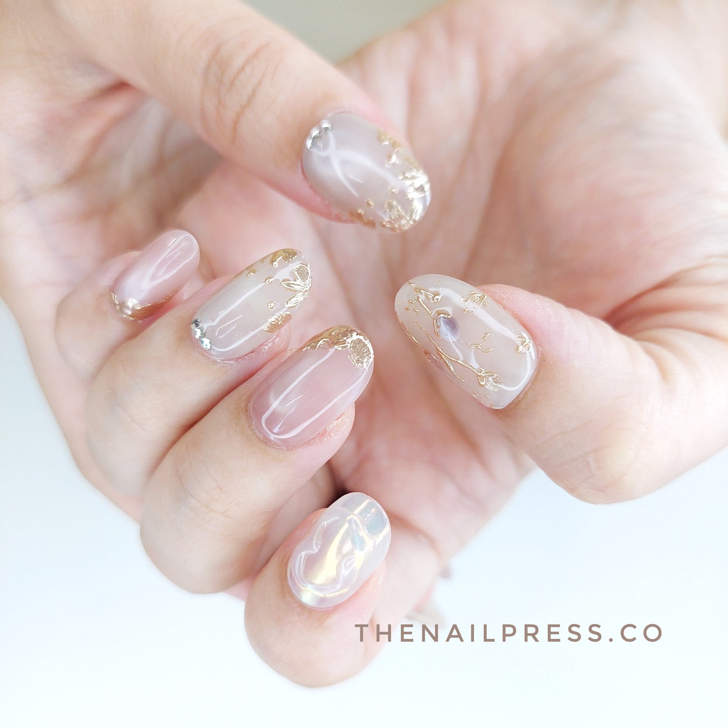 Opaline Charm – Medium Oval Rounded 19mm