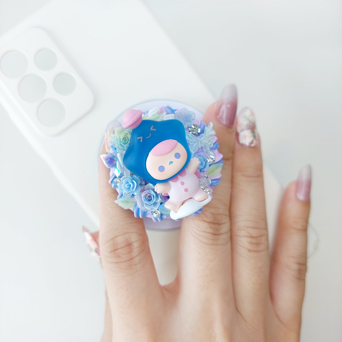Pop Socket | Pucky – Lighting the Night Sky Series
