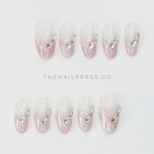 Dainty Pointe – Medium Oval 24mm